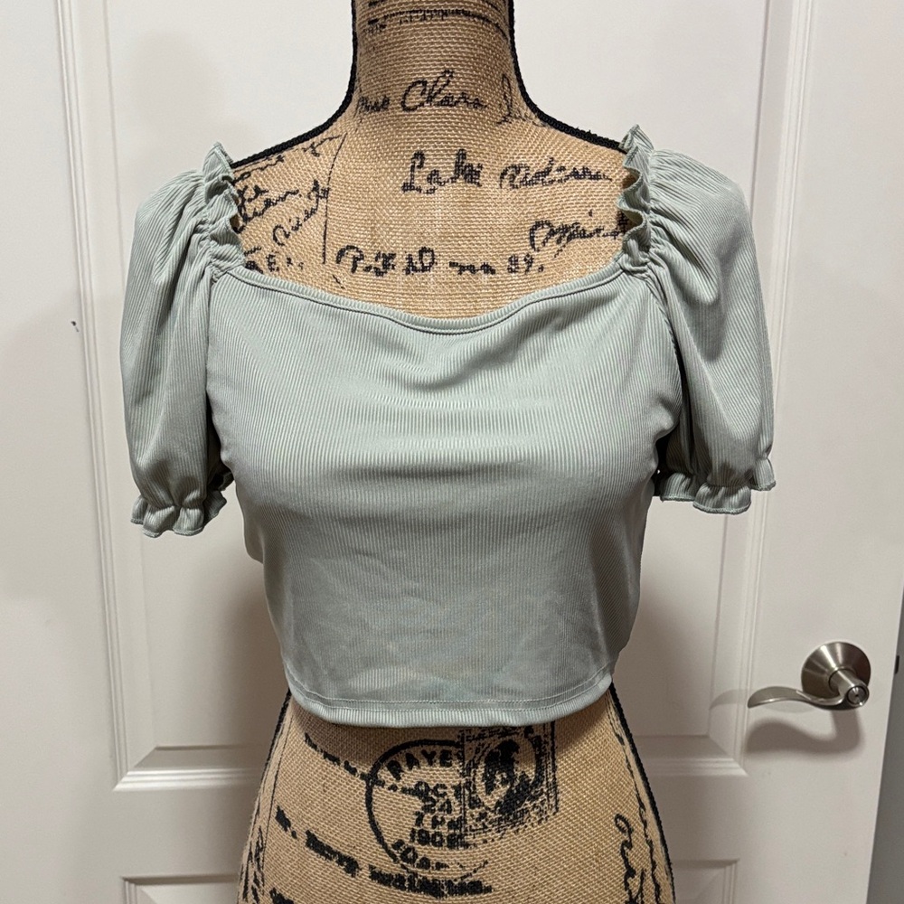 SHEIN Light Green Puff Sleeve Crop Top